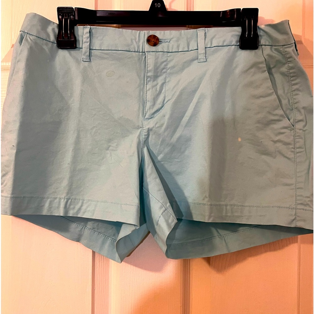 Old navy ladies mint green shorts size 6 with a 3 inch inseam small spot